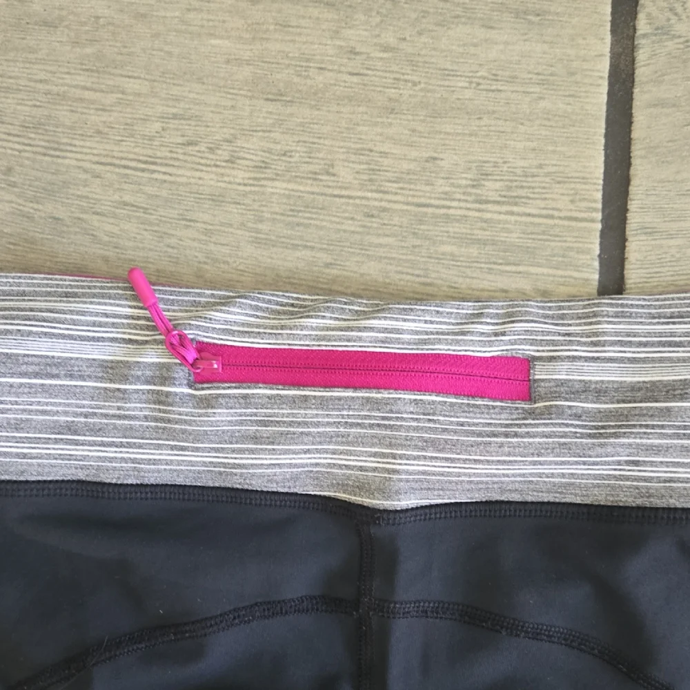 Lululemon Black Crop Leggings‎ with Striped Waistband Size 4 L22